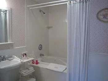 Filigree Inn Bed & Breakfast